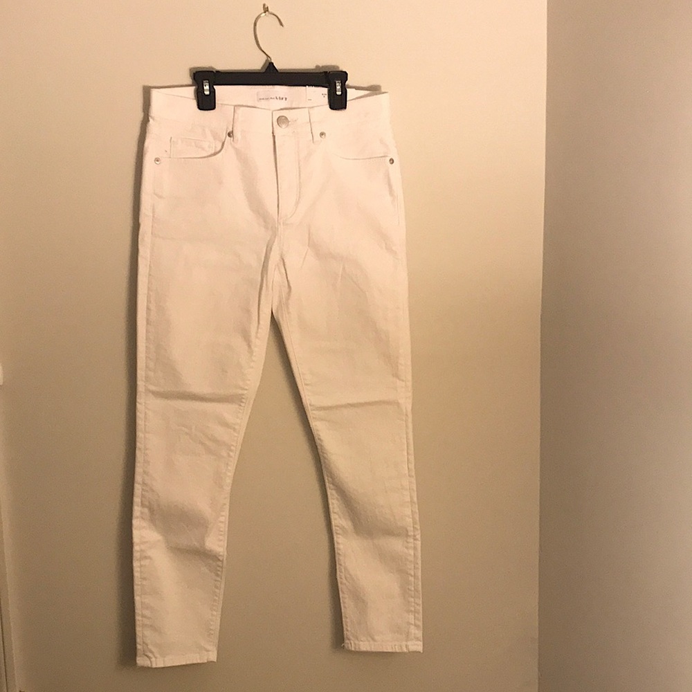 Loft white skinny jeans with pockets